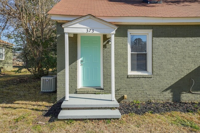 Building Photo - 373 Spring St