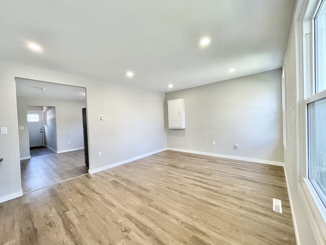 Building Photo - 33 Dunkirk Rd