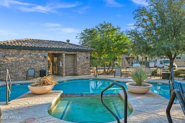 Foto del edificio - 2060 E Heartwood Ln