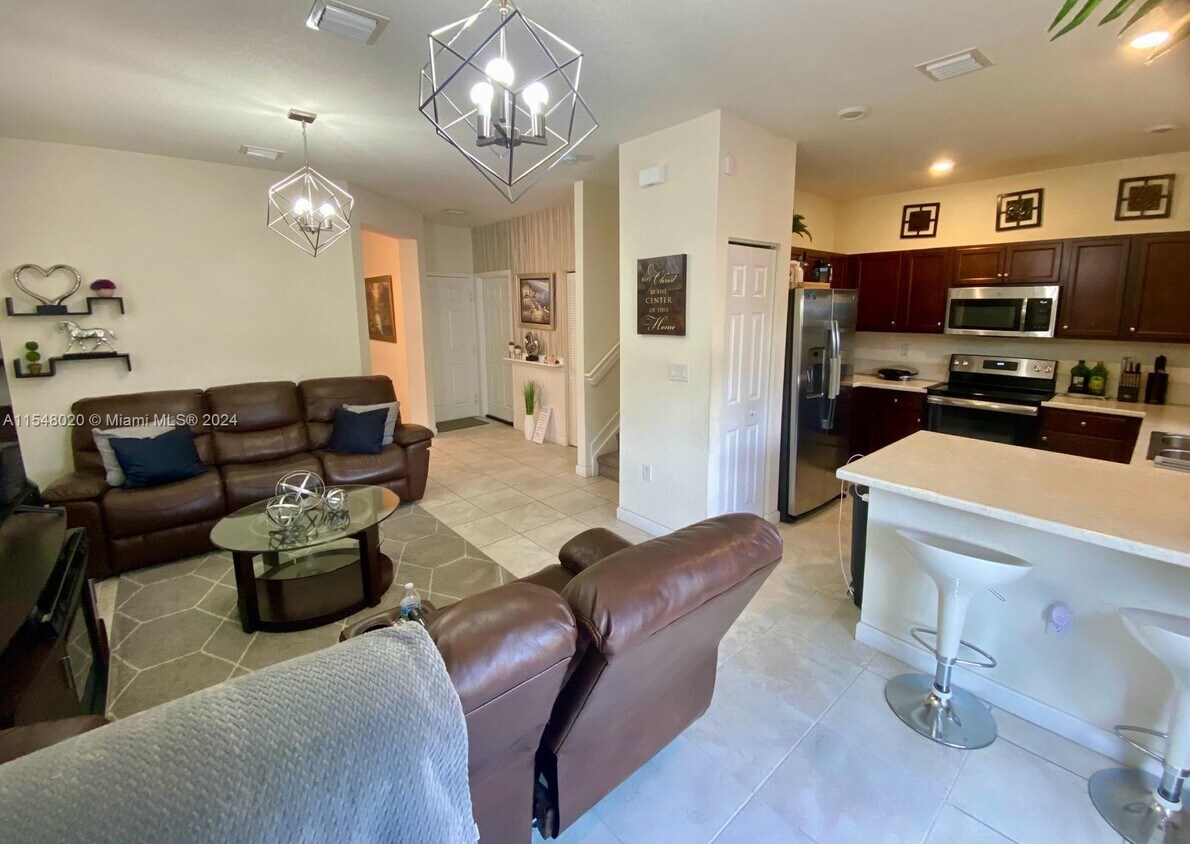 Foto principal - 3429 SE 1st St