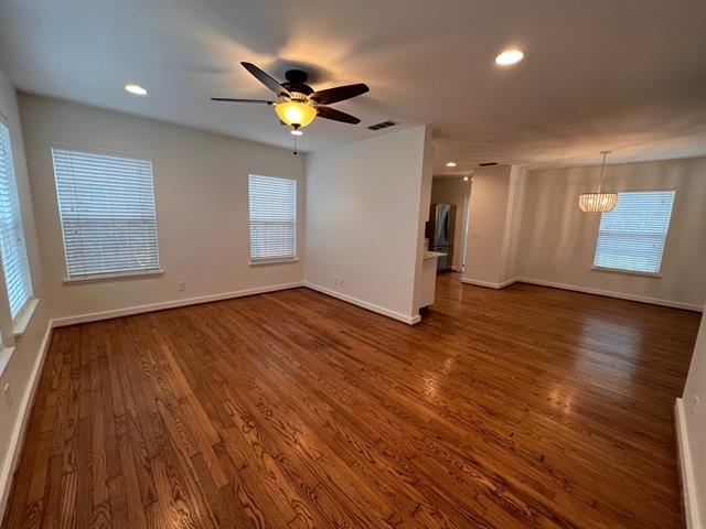 Foto del edificio - 8608 Forest Hills Blvd