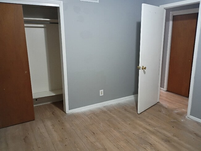 Building Photo - 515 Valencia Dr SE