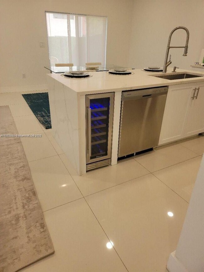 Foto del edificio - 796 NW 208th Terrace
