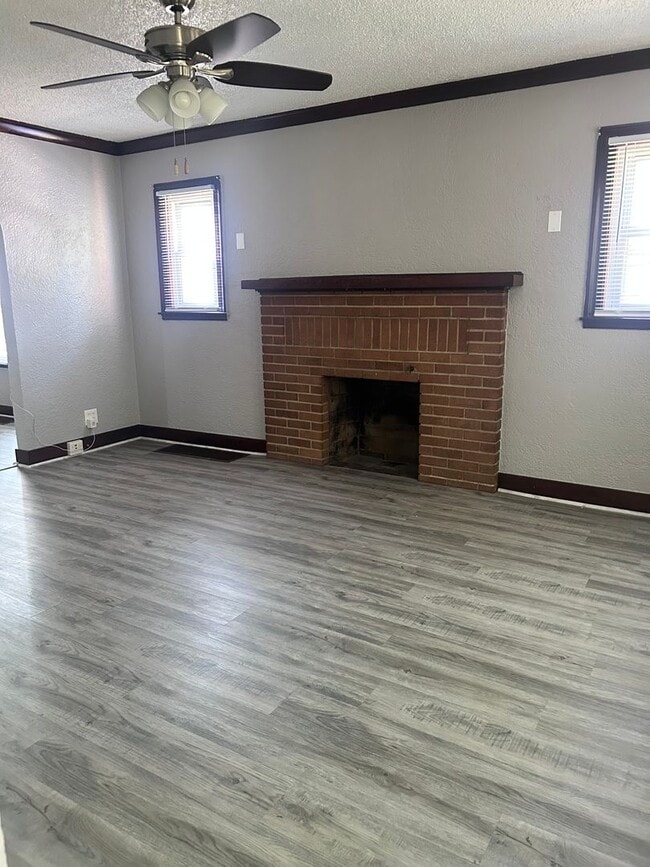 Foto del edificio - For Rent – 2 Bedroom | 1 Bathroom Aurora, IL 60505