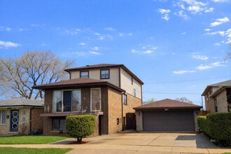 Building Photo - 7226 W 63rd Pl