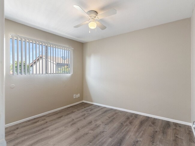 Building Photo - 1050 Gaviota Ave