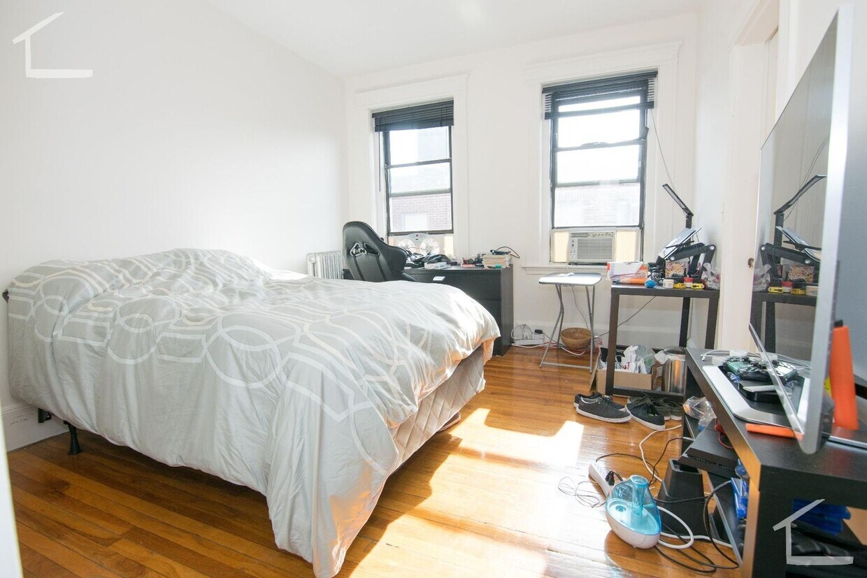 Photo - 1254 Commonwealth Ave (Boston, MA)