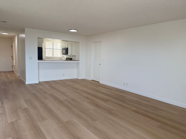 Building Photo - Mariners Landing Waterfront 1 Bed / 1 Bath Condo in Gated Community – Near Vallejo Ferry Building