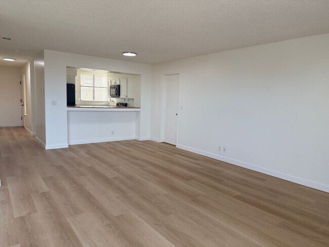 Foto del edificio - Mariners Landing Waterfront 1 Bed / 1 Bath Condo in Gated Community – Near Vallejo Ferry Building