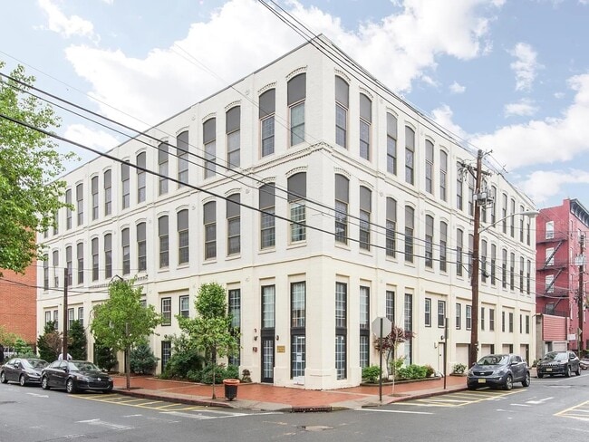 Building Photo - 222 Clinton St