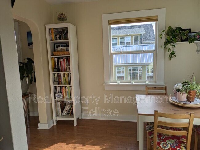 Building Photo - 517 N 97th St