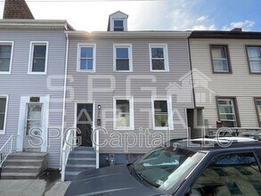 Building Photo - 246 Walnut St