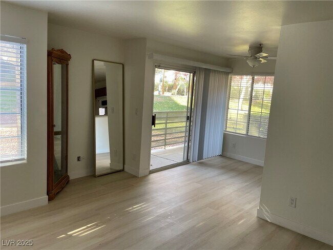 Building Photo - 2121 Sealion Dr