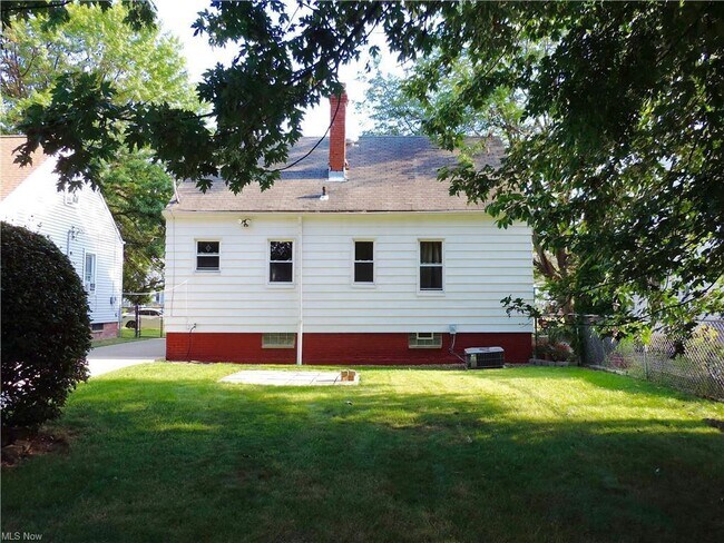 Building Photo - 25451 Zeman Ave