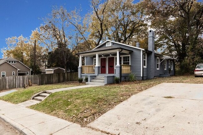Building Photo - 1BD/1BA Duplex Home with Additional Flex Room Near Plaza Midwood!