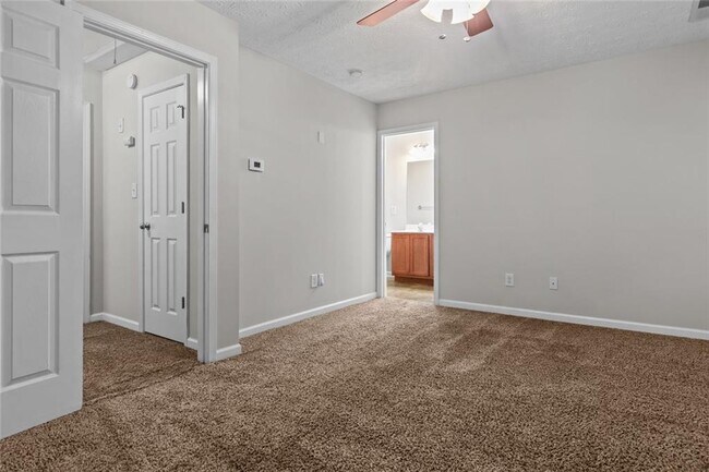 Foto del edificio - 1483 Little Creek Dr