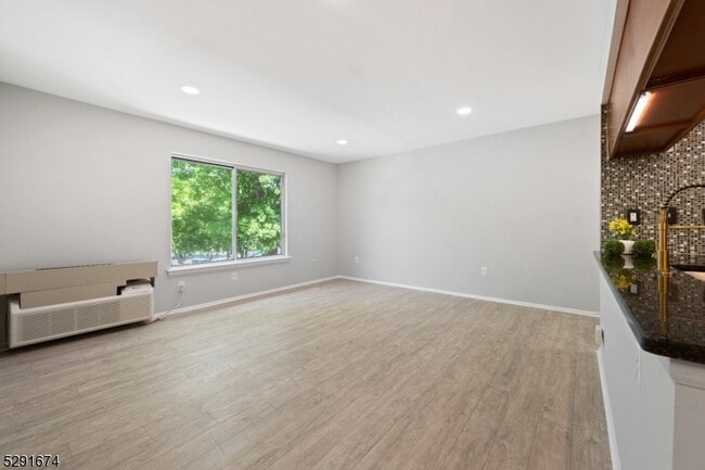 Building Photo - 32 Steeplechase Ct