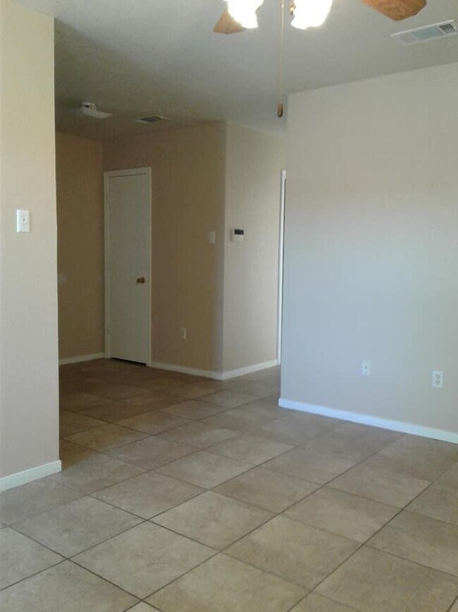 Foto del edificio - 1214 Walt Morgan Cir