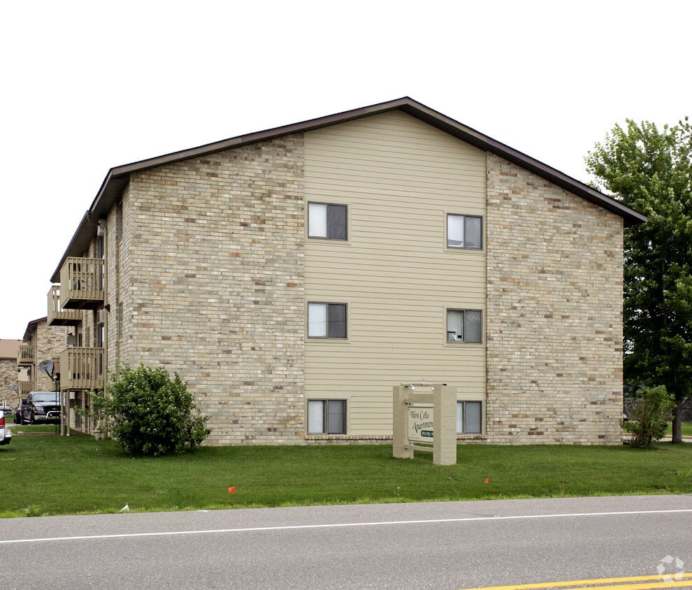 Building Photo - 921 Golf Course Rd