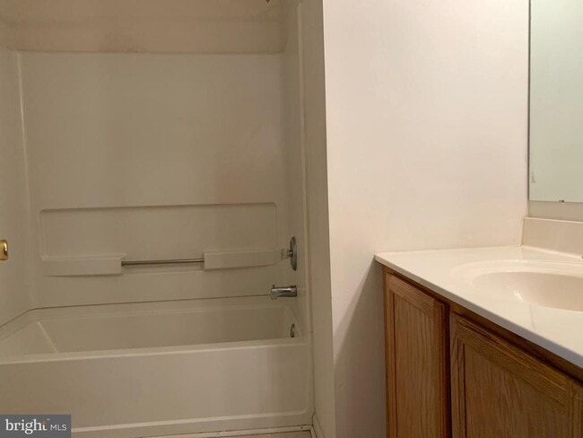 Building Photo - 114 Couples Dr