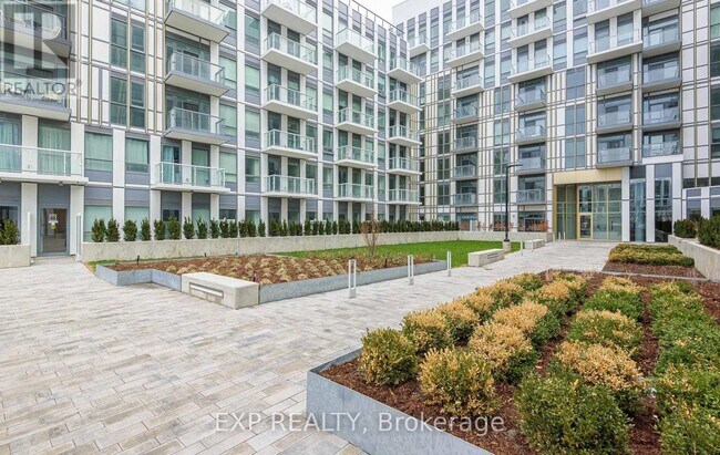 Photo du bâtiment - 1005 Dundas St E