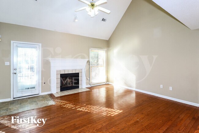 Foto del edificio - 9095 Strawberry Ln