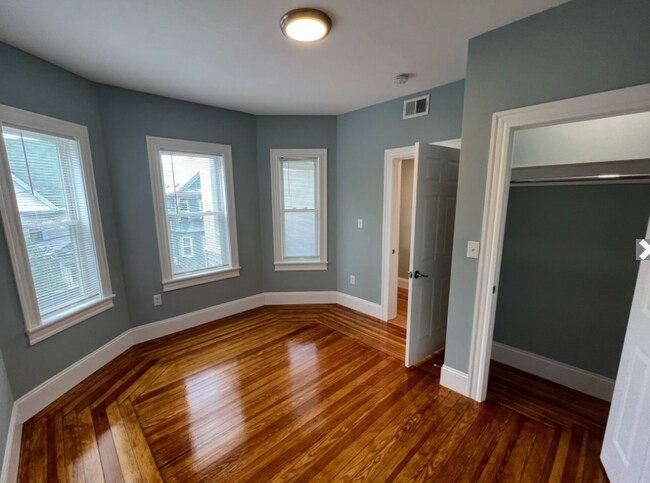 Building Photo - 33 Hancock St