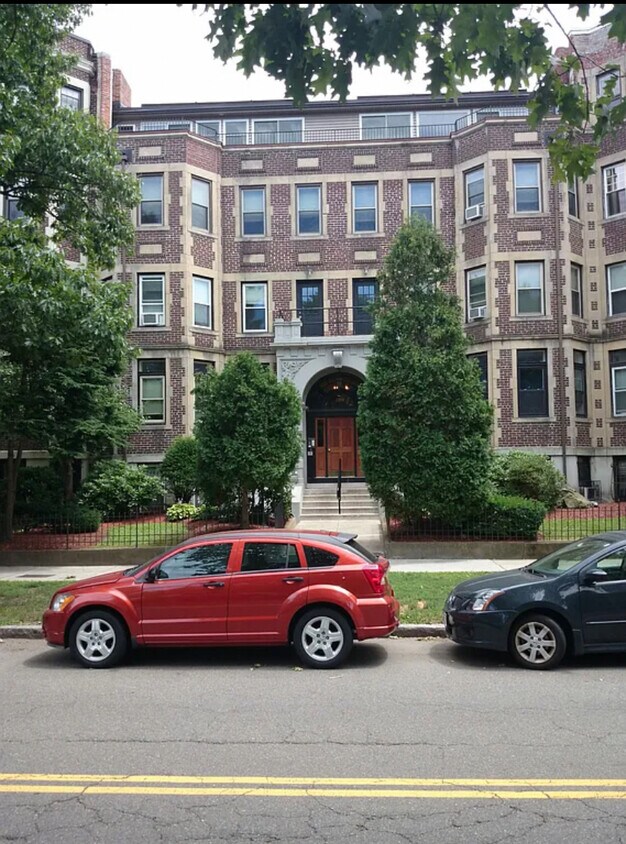 Primary Photo - 390 Riverway