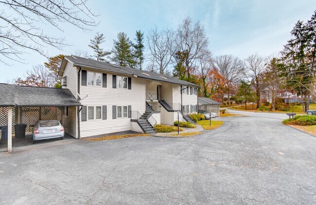 Building Photo - 1104 N Main St