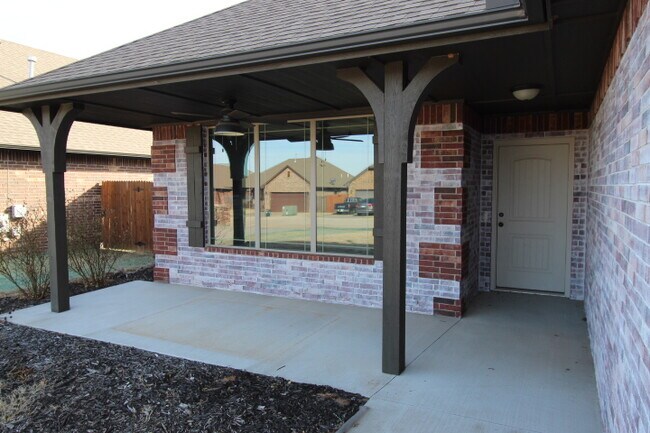 Foto del edificio - 20558 Pioneer Dr