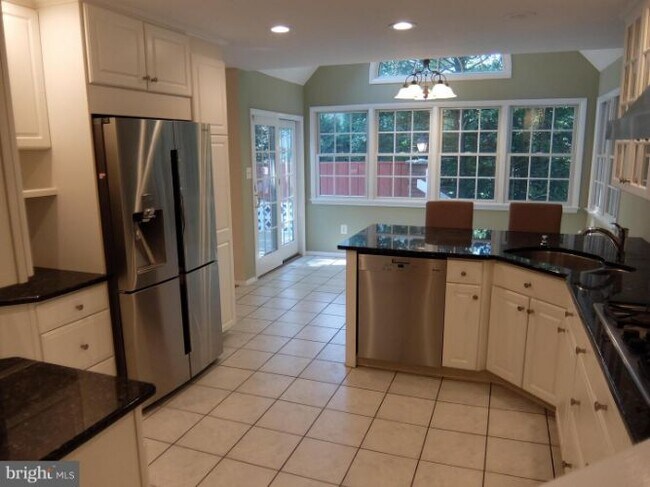 Foto del edificio - 12 Shady Brook Ln