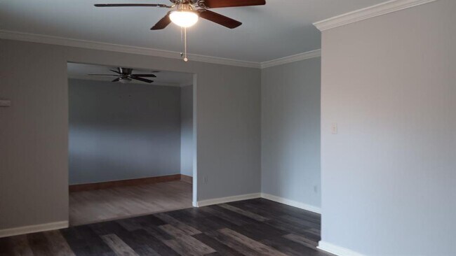 Foto del edificio - 5843 Beldart St