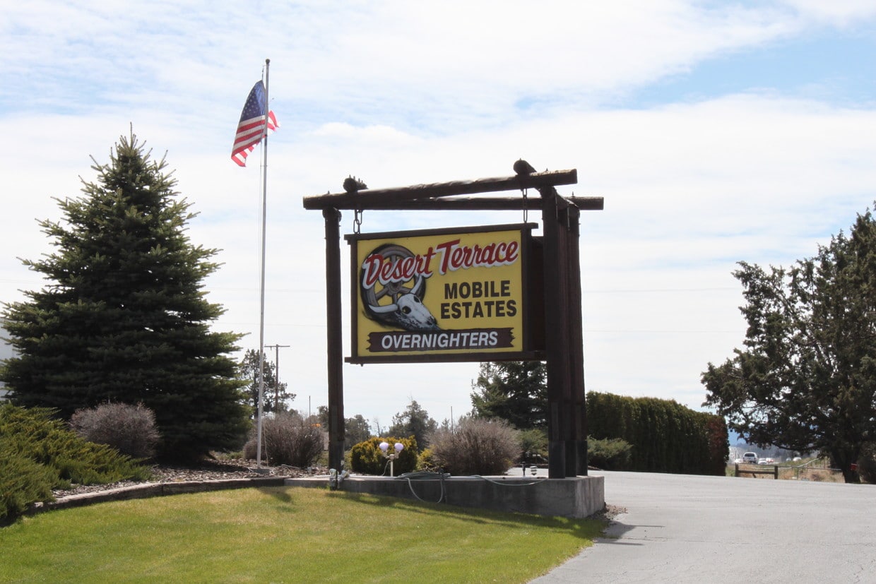Desert Terrace Mobile Home Park Apartments in Redmond, OR