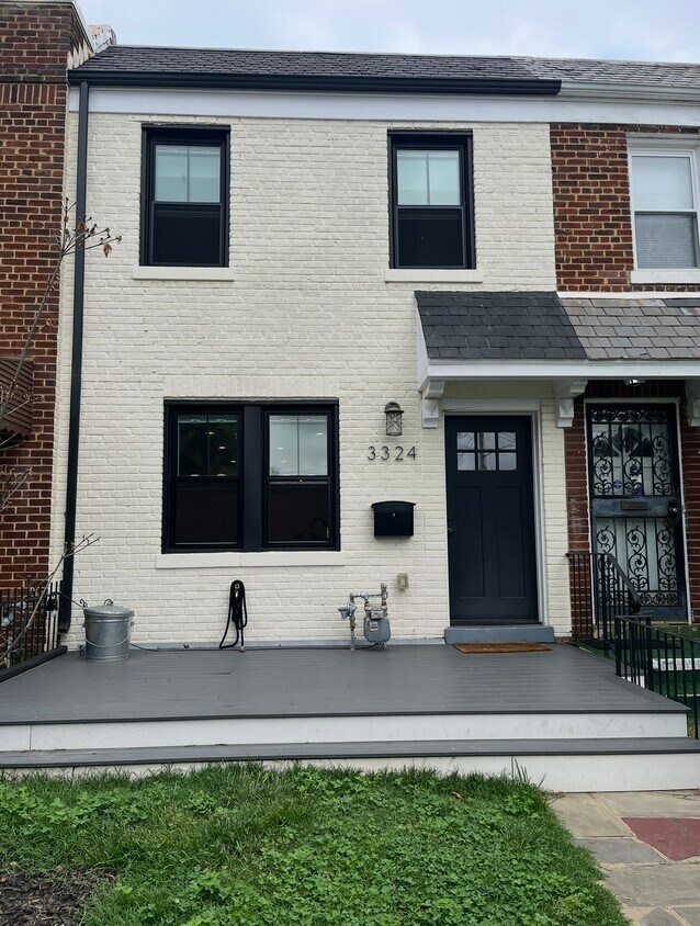 Foto principal - 3324 Clay St NE