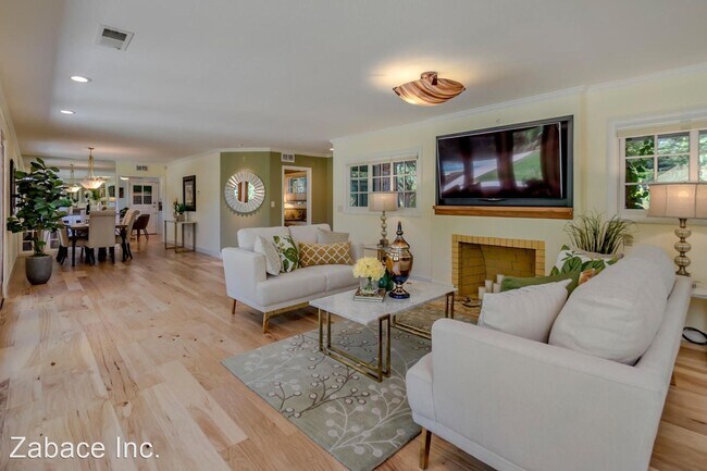 Building Photo - 4 br, 2 bath House - 740 Oak Avenue
