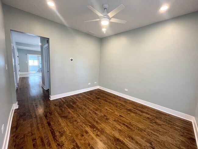 Foto del edificio - 4815 W Ainslie St