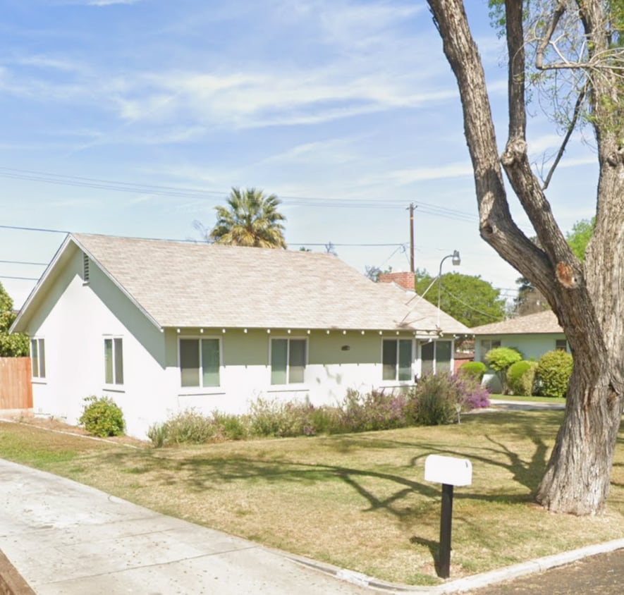 Building Photo - 5021 E Lewis Ave