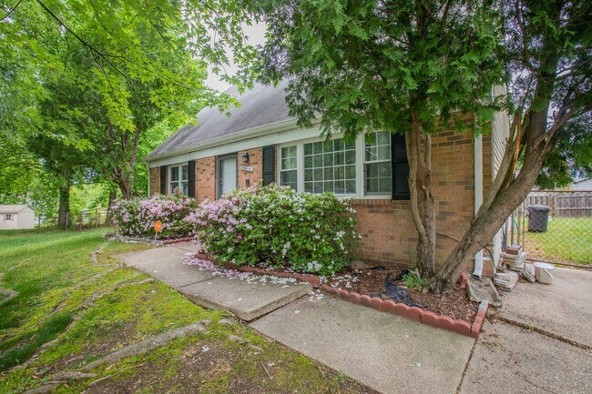 Building Photo - Charming 4 BR/2 BA Single-Family Home in C...