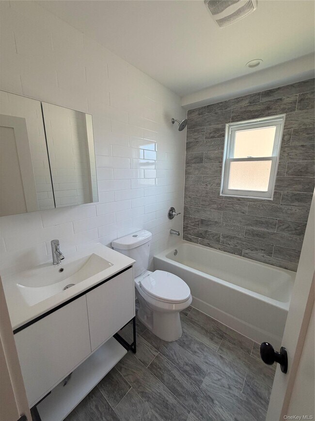 Foto del edificio - 342 E 234th St