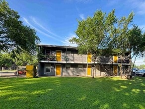 Building Photo - 903 Springdale Rd