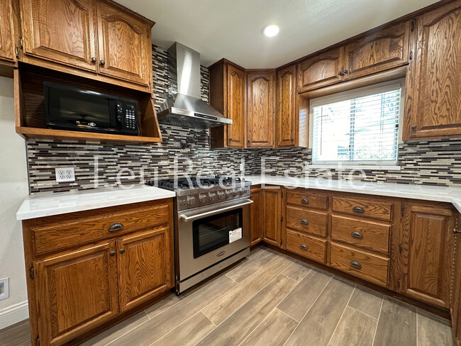 Building Photo - 2716 King Richard Dr
