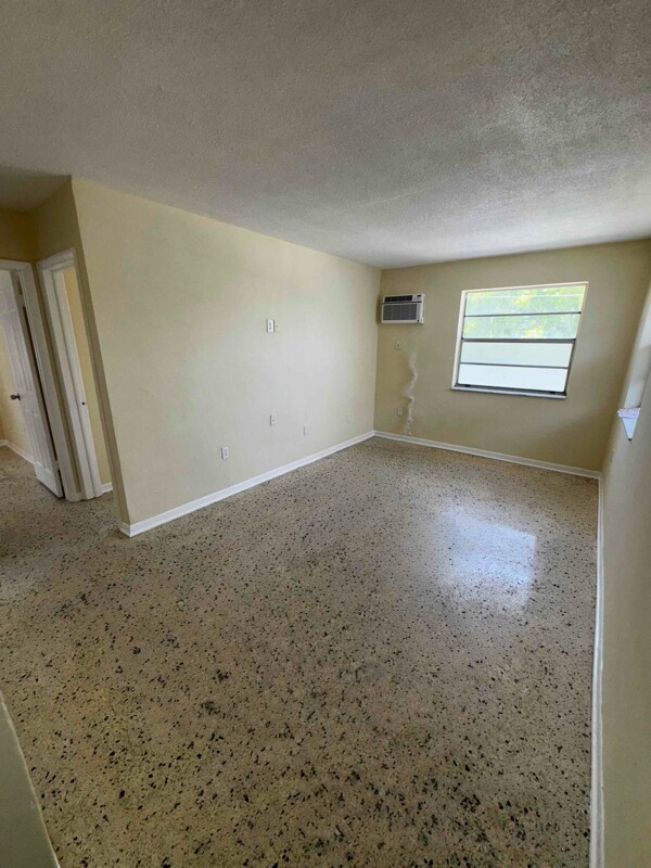 Foto del edificio - 1040 SW 7th St