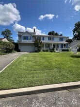 Building Photo - 11 Colonial Ln