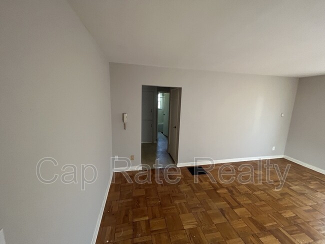 Foto del edificio - 107 N Hampton Rd