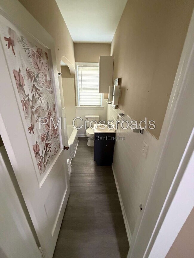 Foto del edificio - 932 Roslyn Ave SW