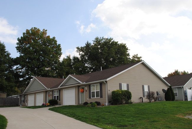 Building Photo - Meadow Wood Apartments