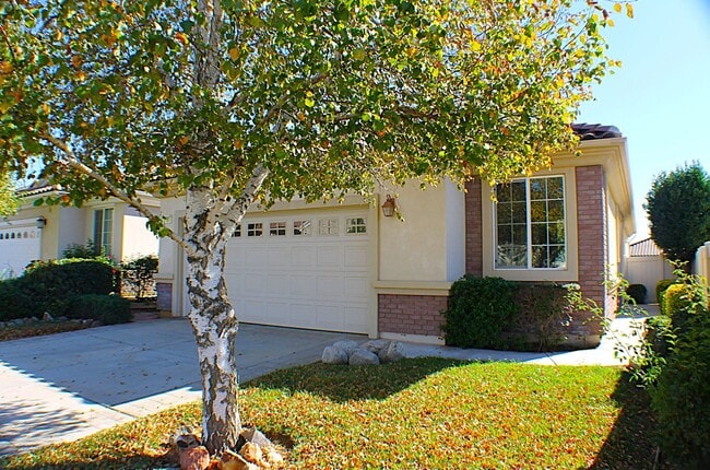 Foto del edificio - Resort Style Living In Lovely Solera Oaks.
