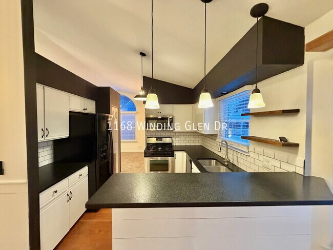 Building Photo - 1168 Winding Glen Dr