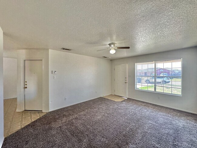 Foto del edificio - 5302 Lauren Lea Dr