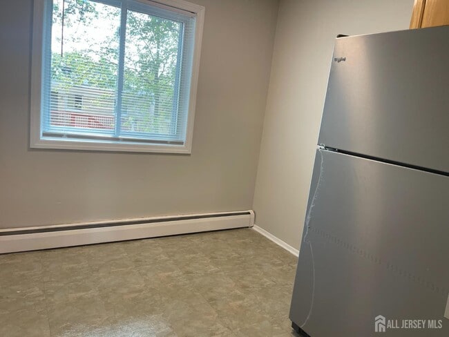 Building Photo - 1 Lake Ave